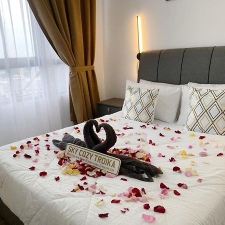 Sky Cozy Troika Residence, 1 Bedroom 4-6 Pax, 2 Bedrooms 6-8 Pax, Pool Vew, Sky & City View, Free Parking, Pool, Unlimited Wifi & Netflix كوتا بْهارو المظهر الخارجي الصورة
