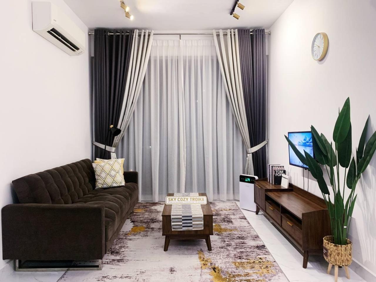 Sky Cozy Troika Residence, 1 Bedroom 4-6 Pax, 2 Bedrooms 6-8 Pax, Pool Vew, Sky & City View, Free Parking, Pool, Unlimited Wifi & Netflix كوتا بْهارو المظهر الخارجي الصورة