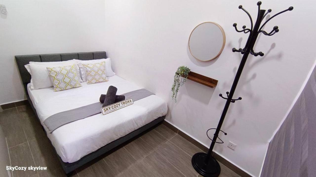 Sky Cozy Troika Residence, 1 Bedroom 4-6 Pax, 2 Bedrooms 6-8 Pax, Pool Vew, Sky & City View, Free Parking, Pool, Unlimited Wifi & Netflix كوتا بْهارو المظهر الخارجي الصورة