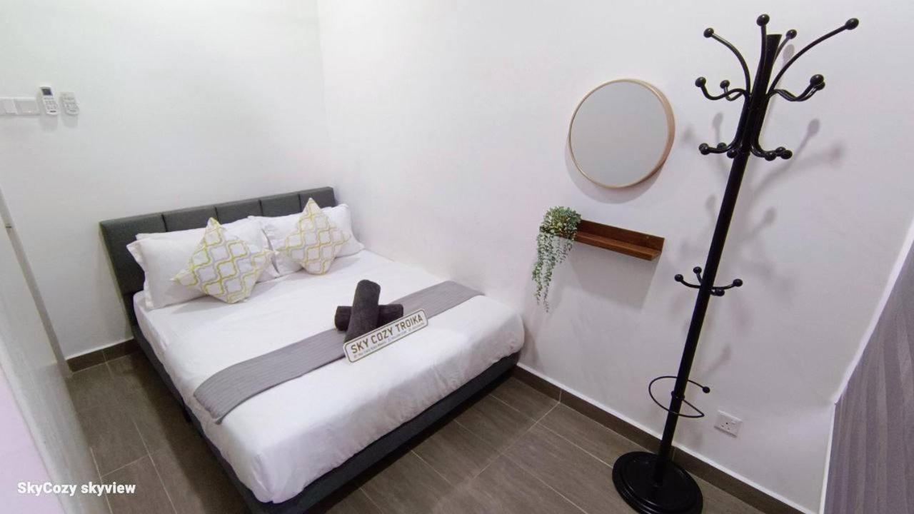 Sky Cozy Troika Residence, 1 Bedroom 4-6 Pax, 2 Bedrooms 6-8 Pax, Pool Vew, Sky & City View, Free Parking, Pool, Unlimited Wifi & Netflix كوتا بْهارو المظهر الخارجي الصورة