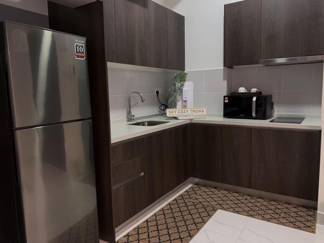 Sky Cozy Troika Residence, 1 Bedroom 4-6 Pax, 2 Bedrooms 6-8 Pax, Pool Vew, Sky & City View, Free Parking, Pool, Unlimited Wifi & Netflix كوتا بْهارو المظهر الخارجي الصورة