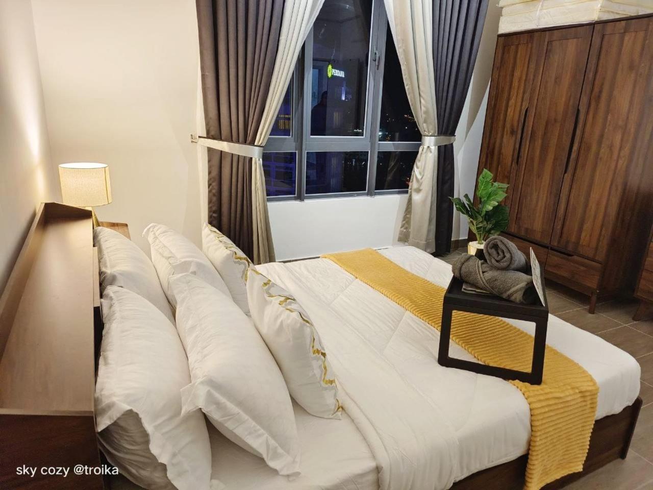 Sky Cozy Troika Residence, 1 Bedroom 4-6 Pax, 2 Bedrooms 6-8 Pax, Pool Vew, Sky & City View, Free Parking, Pool, Unlimited Wifi & Netflix كوتا بْهارو المظهر الخارجي الصورة