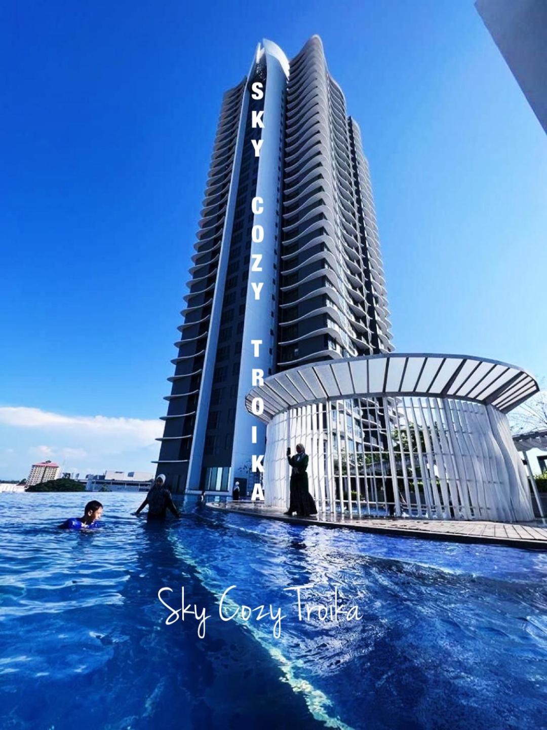 Sky Cozy Troika Residence, 1 Bedroom 4-6 Pax, 2 Bedrooms 6-8 Pax, Pool Vew, Sky & City View, Free Parking, Pool, Unlimited Wifi & Netflix كوتا بْهارو المظهر الخارجي الصورة