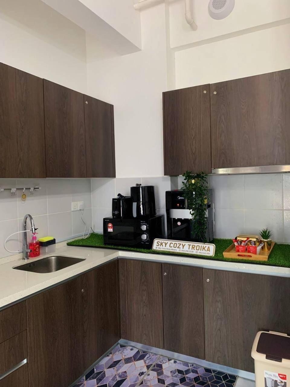Sky Cozy Troika Residence, 1 Bedroom 4-6 Pax, 2 Bedrooms 6-8 Pax, Pool Vew, Sky & City View, Free Parking, Pool, Unlimited Wifi & Netflix كوتا بْهارو المظهر الخارجي الصورة